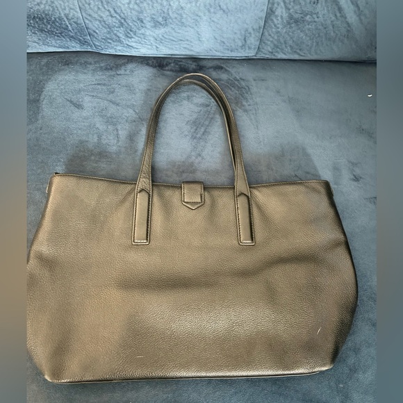 Tory Burch Meyer Plaque Pebbled Leather Tote Bag in black - Picture 12 of 15